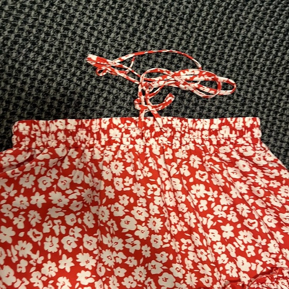 Red Floral Skirt, Large (95% polyester , 5% spandex) - Picture 5 of 5